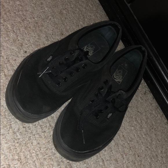 low top vans all black